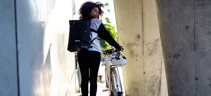Op de fiets naar je werk of school? Deze waterdichte (en hippe) tassen wil je hebben
