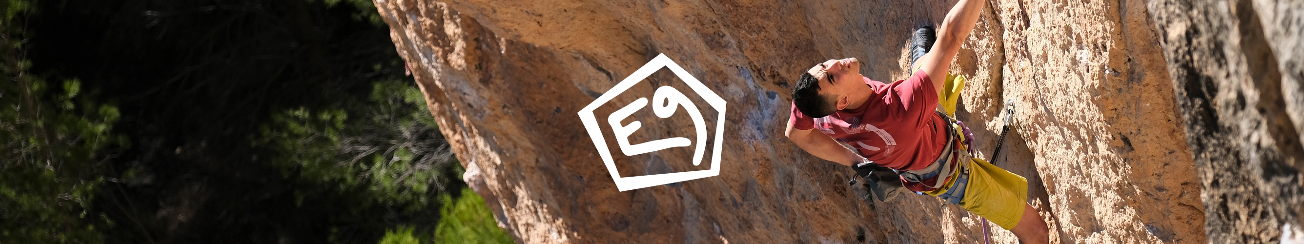 bergbeklimmer in e9-kleding