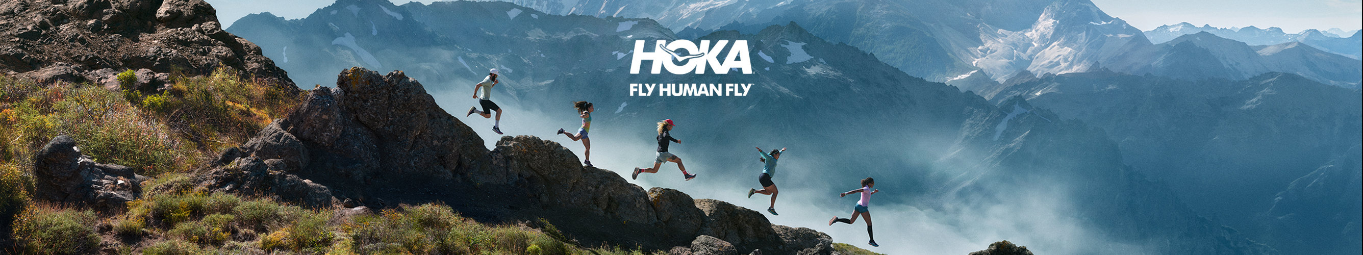 mensen hardlopen van een berg