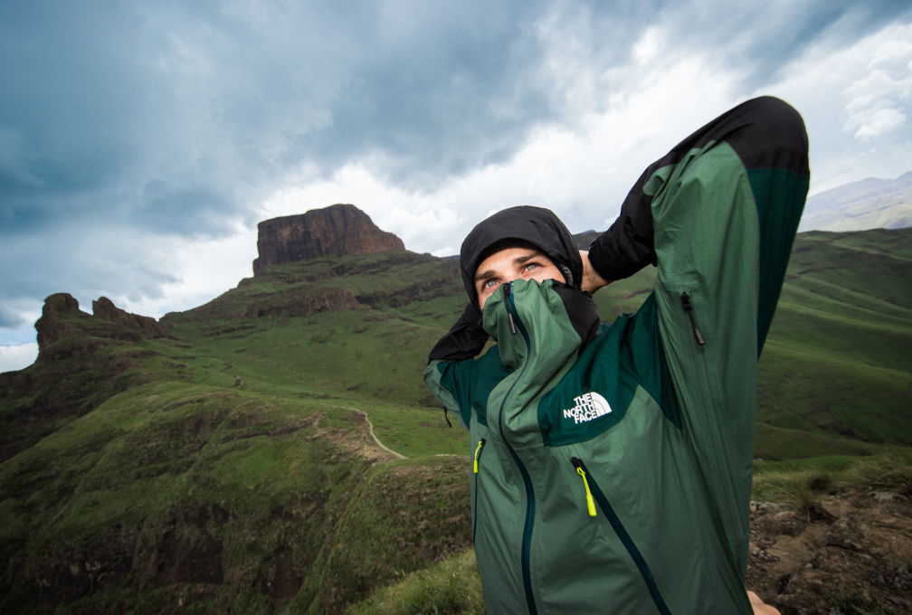 man met een groene jas van The North Face