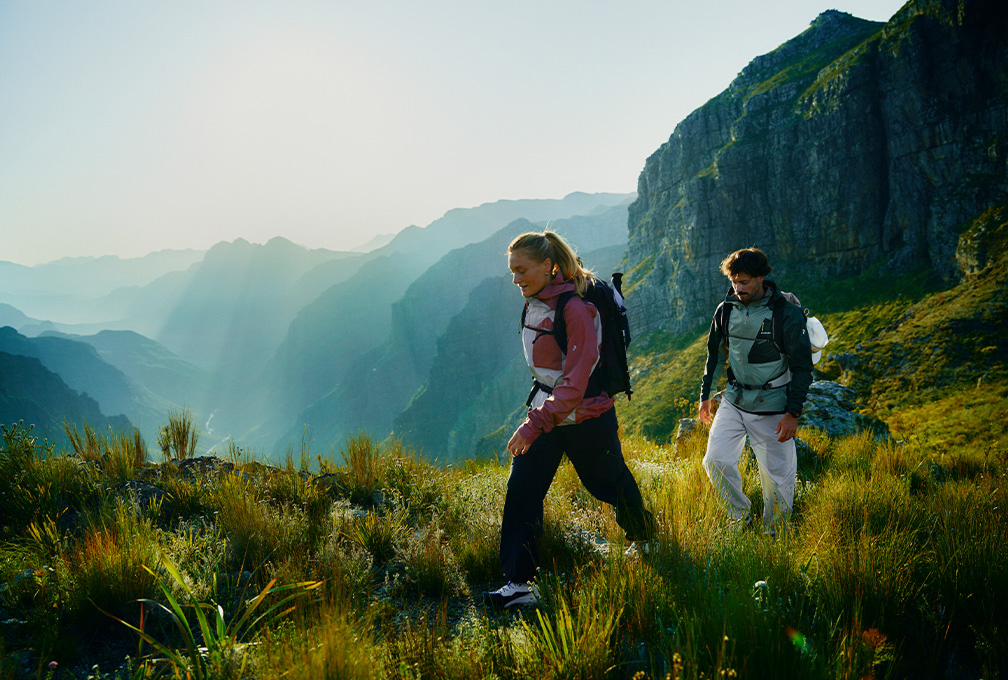 shop wandelkleding van peak performance