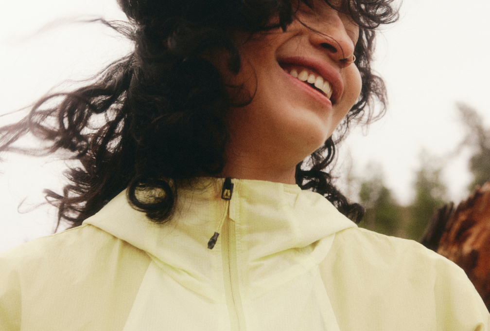 vrouw in the north face kleding