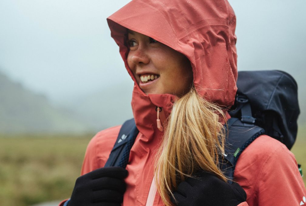 vrouw in vaude dameskleding